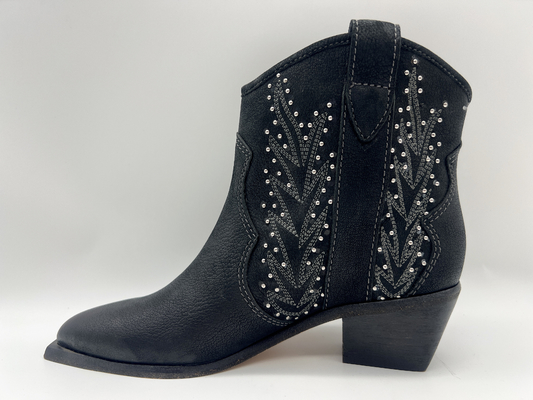 Giày nữ da bò mềm đến mắt cá chân Boots với thiết kế đinh tán ， gót thấp mũi nhọn với dây kéo nylon YKK