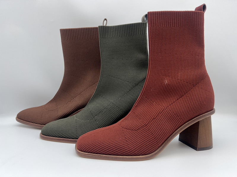 Màu đen đan mềm với da bò mềm Boots mắt cá chân của phụ nữ, gót gỗ thật có phun